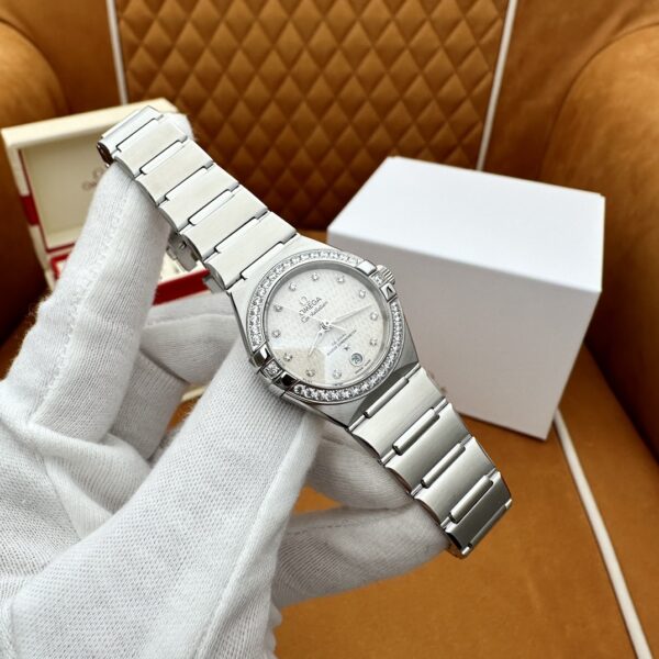 Omega Constellation 131.15.29.20.52.001 (Silver Silk Dial, Stainless Steel)