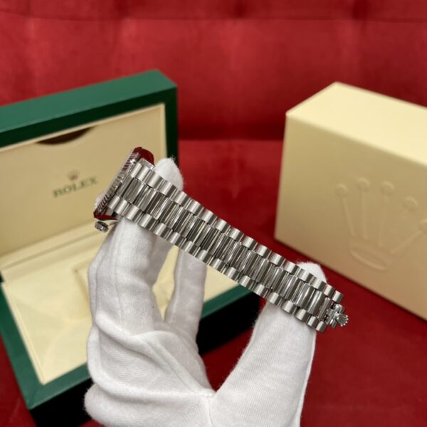 Rolex Day-Date, Reference: 118239, Cherry Dial