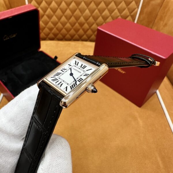 Cartier Tank Series (New Model, Medium Size) Black Alligator Leather Strap