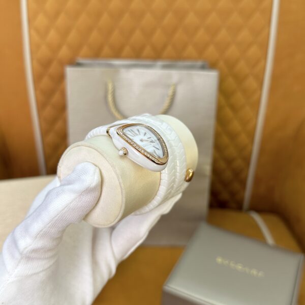 5 BVLGARI Serpenti 33HF00 (White Dial, 18K Rose Gold & Ceramic)