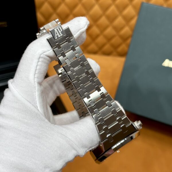 Audemars Piguet Royal Oak Chronograph Ref. 26240ST.OO.1320ST.05 (Bleu Nuit, Nuage 50)
