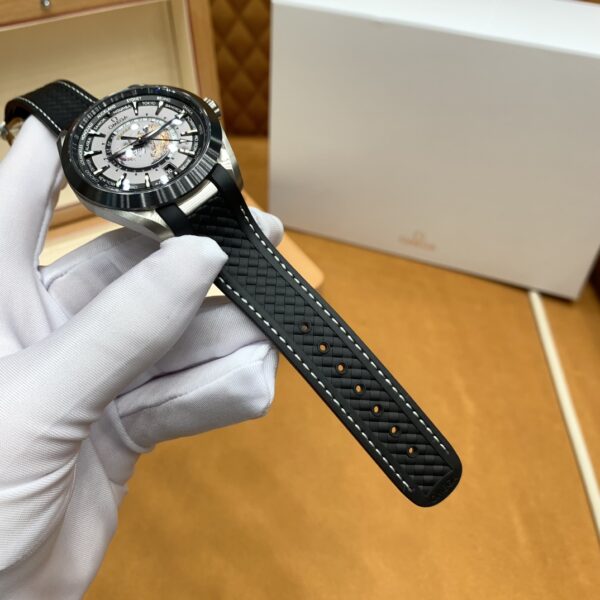 Omega Seamaster Aqua Terra Worldtimer 220.92.43.22.99.001 (Titanium Black, 43mm)