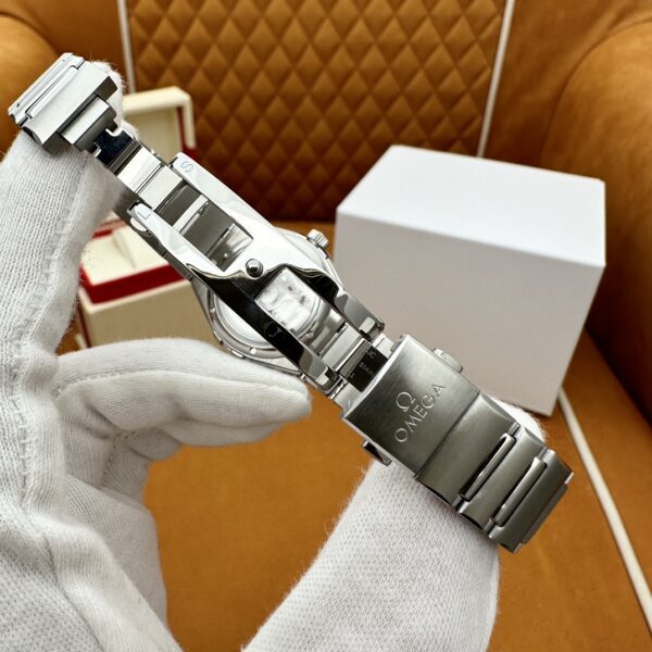 Omega Constellation, Steel Bracelet with Mother-of-Pearl Dial and Diamonds, 29mm, Automatic Mechanical 131.15.29.20.55.001 (Mother-of-Pearl Dial, Stainless Steel, Diamonds)