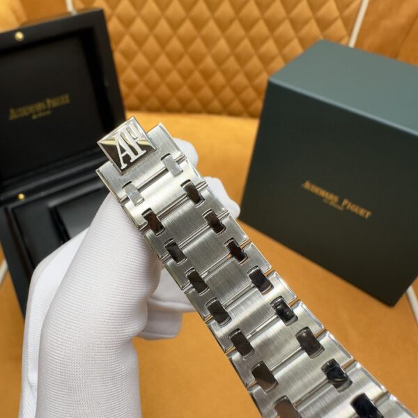 Audemars Piguet Royal Oak "Jumbo" Extra-Thin Ref. 15202IP.00.1240IP.01 (Smoked Blue)