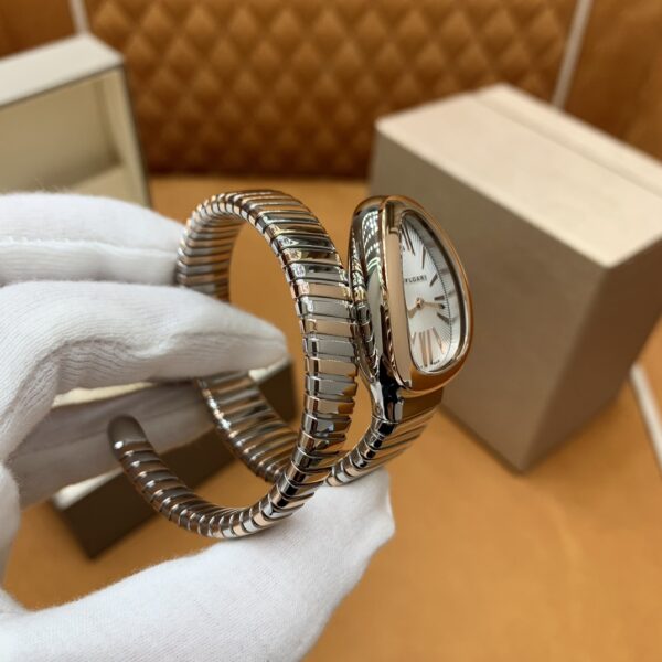 BVLGARI SERPENTI Series 103608 (35mm, White Lacquered Dial, 18K Gold Hour Markers, Rose Gold Bezel, Sapphire Crystal, Swiss Quartz Movement)