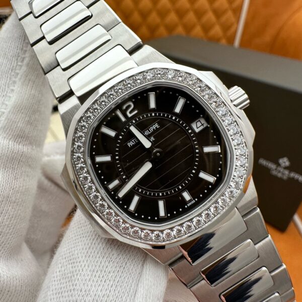 Patek Philippe Nautilus Ref. 7010/1G-010