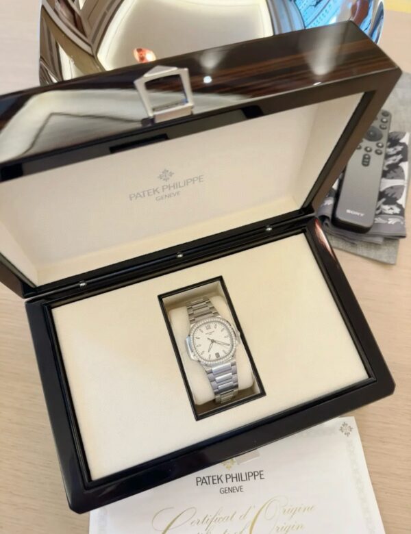 7 Patek Philippe Nautilus Ref. 7118/1200A-010