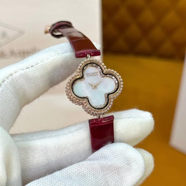 Van Cleef & Arpels Alhambra VCARO8WSOO (Red Crocodile Strap)