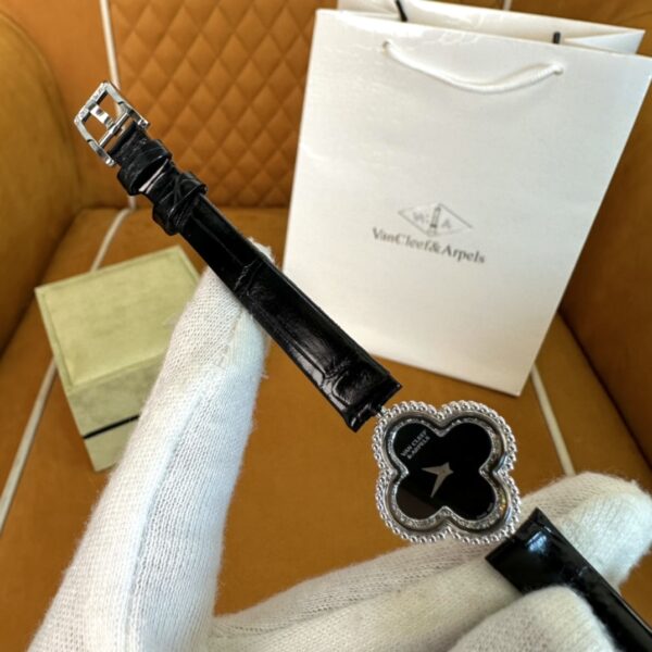 Van Cleef & Arpels Alhambra VCARO8WUOO (Black Crocodile Strap)