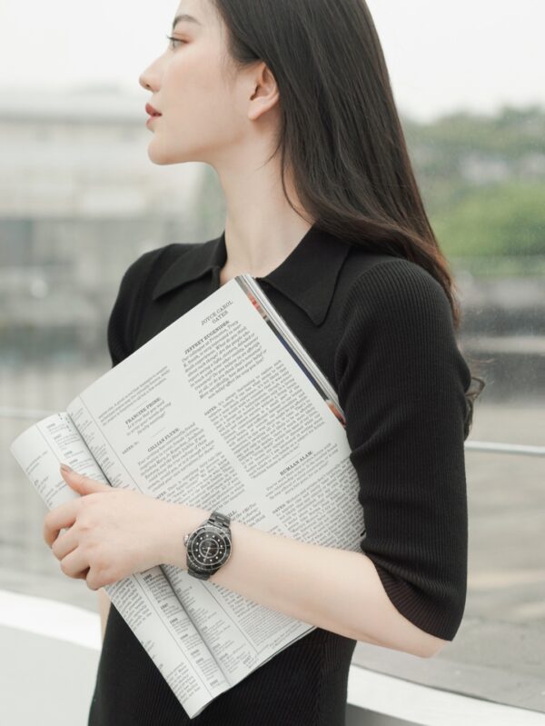 Chanel J12 Series H5702 (Ceramic & Stainless Steel, Black Dial)
