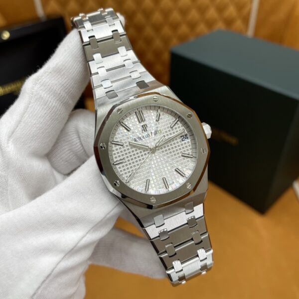 Audemars Piguet Royal Oak Ref. 15500ST.OO.1220ST.04 (White Dial)