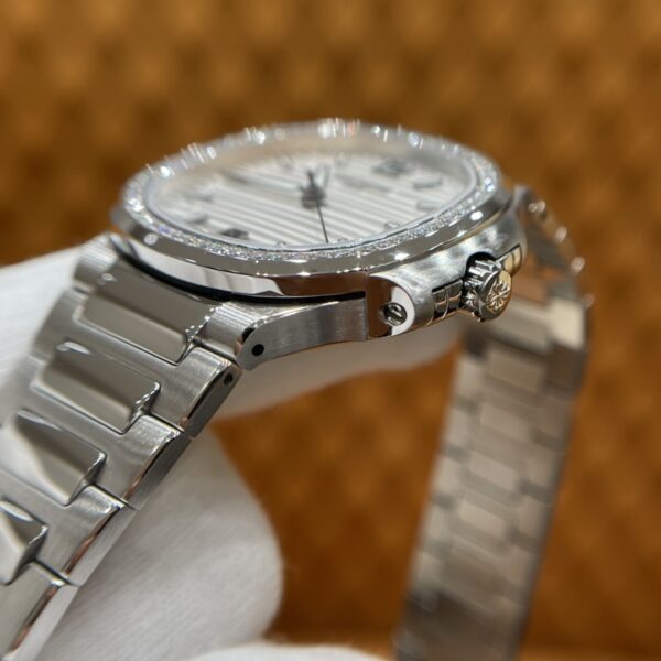 8 Patek Philippe Nautilus Ref. 7118/1200A-010