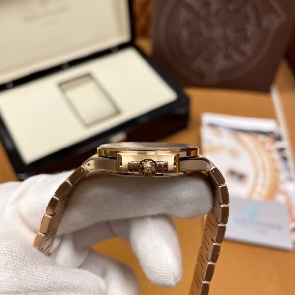 8 Patek Philippe Nautilus Ref. 7118/1200R-001