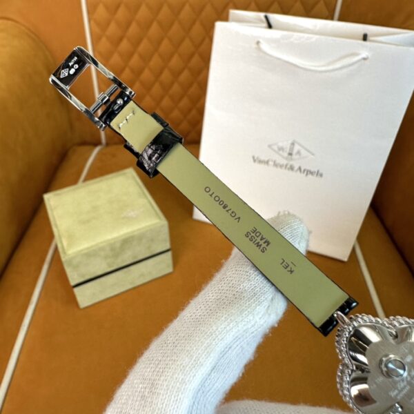 Van Cleef & Arpels Alhambra VCARO8WUOO (Black Crocodile Strap)