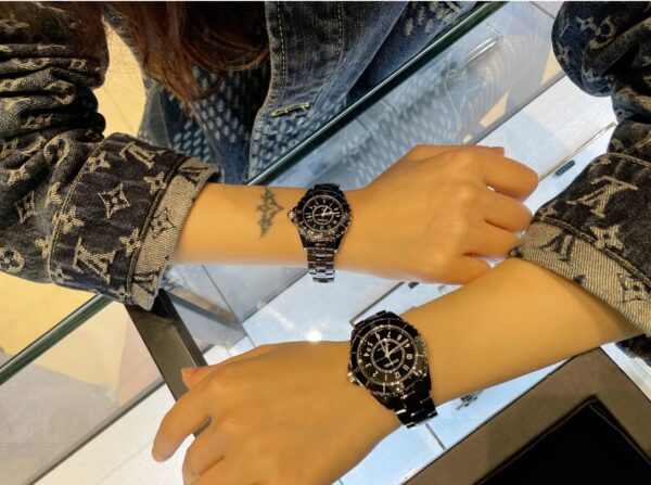 Chanel J12 Series H5697 (Ceramic & Stainless Steel, Black Dial)