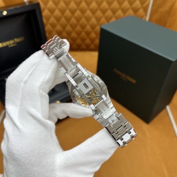 Audemars Piguet Royal Oak Ref. 15500ST.OO.1220ST.04 (White Dial)