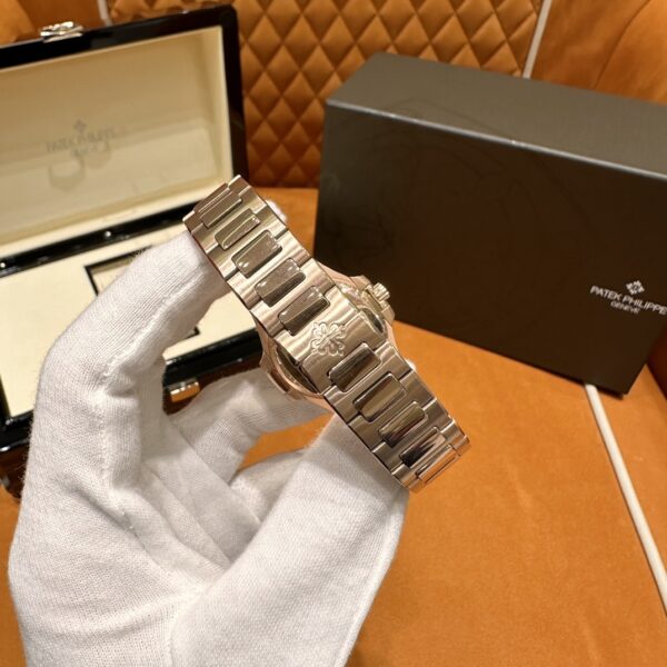 Patek Philippe Nautilus Ref. 7010/1R-011