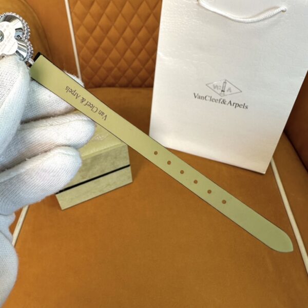 Van Cleef & Arpels Alhambra VCARO8WUOO (Black Crocodile Strap)