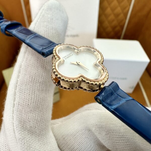 9 Van Cleef & Arpels Alhambra VCARO8SFOO (Mother-of-Pearl Dial)